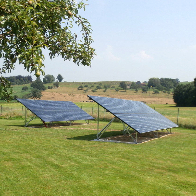 Faut-il installer les panneaux solaires sur la toiture ou au sol ?